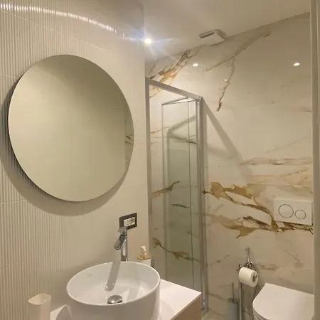 Apartment Golden Rom