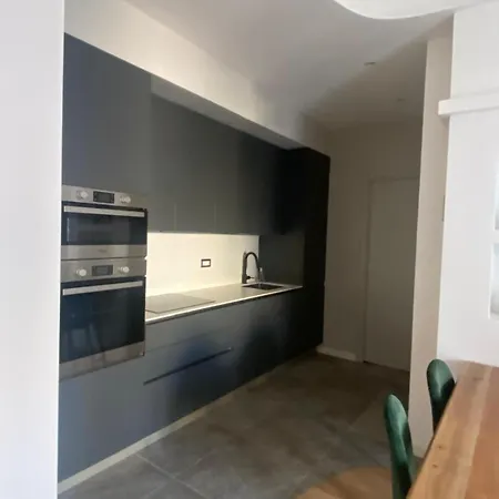 Apartment Golden Rom