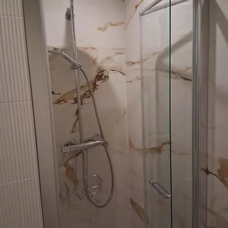 Golden Apartment Rom